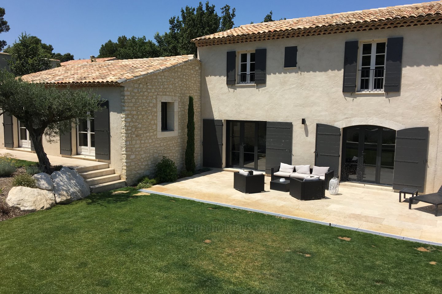 11 - Le Mas Provençal: Villa: Exterior