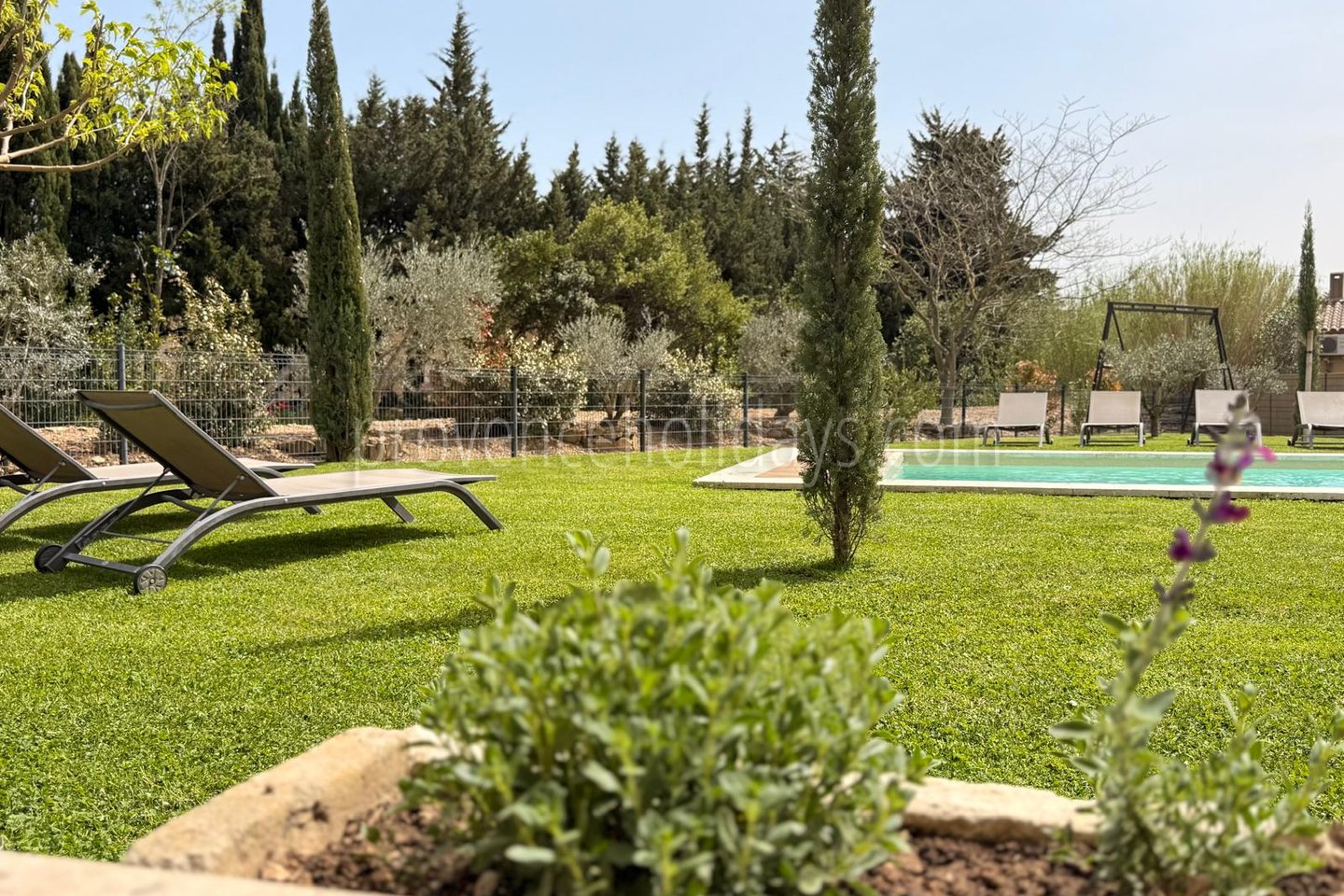 25 - Mazet du Paradou: Villa: Exterior