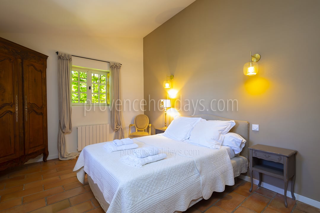 28 - Une Maison en Campagne: Villa: Bedroom