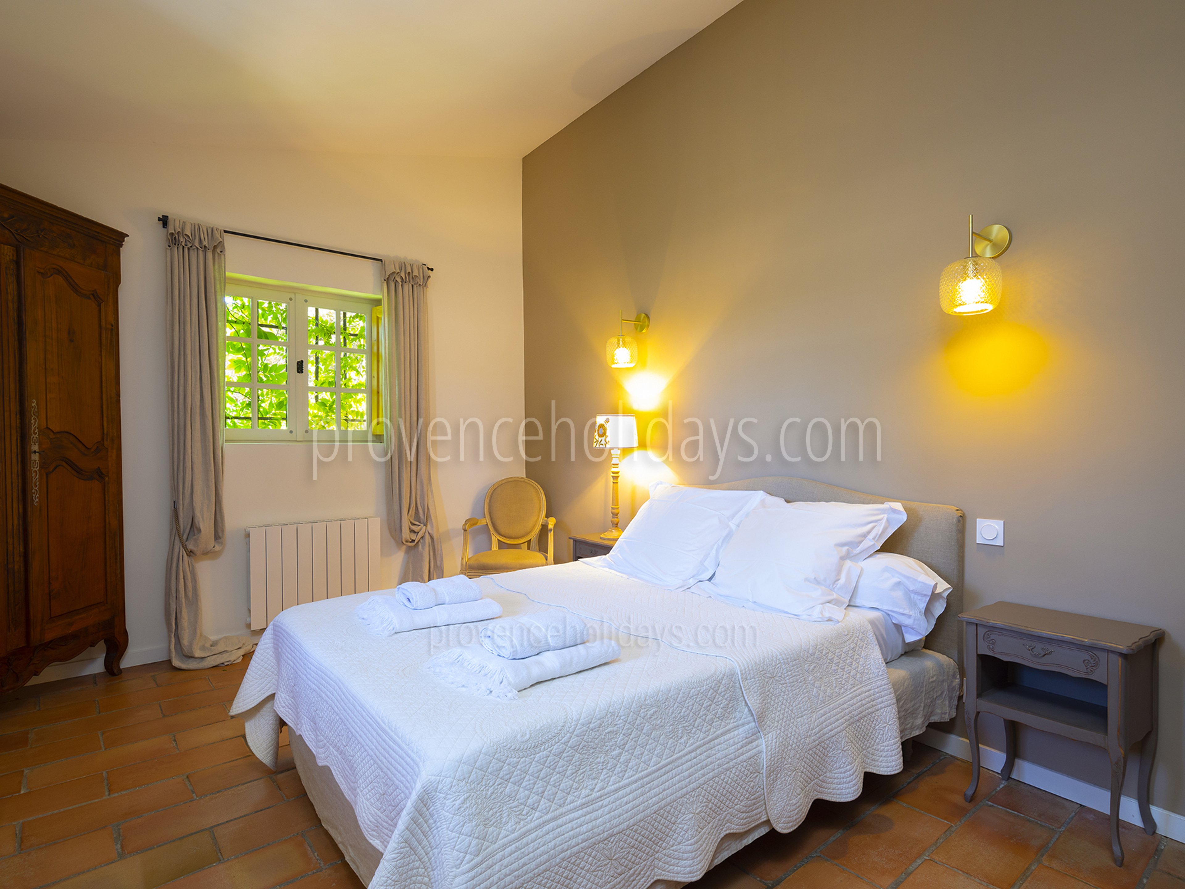 28 - Une Maison en Campagne: Villa: Bedroom