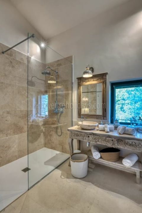 21 - Villa Daurèio: Villa: Bathroom