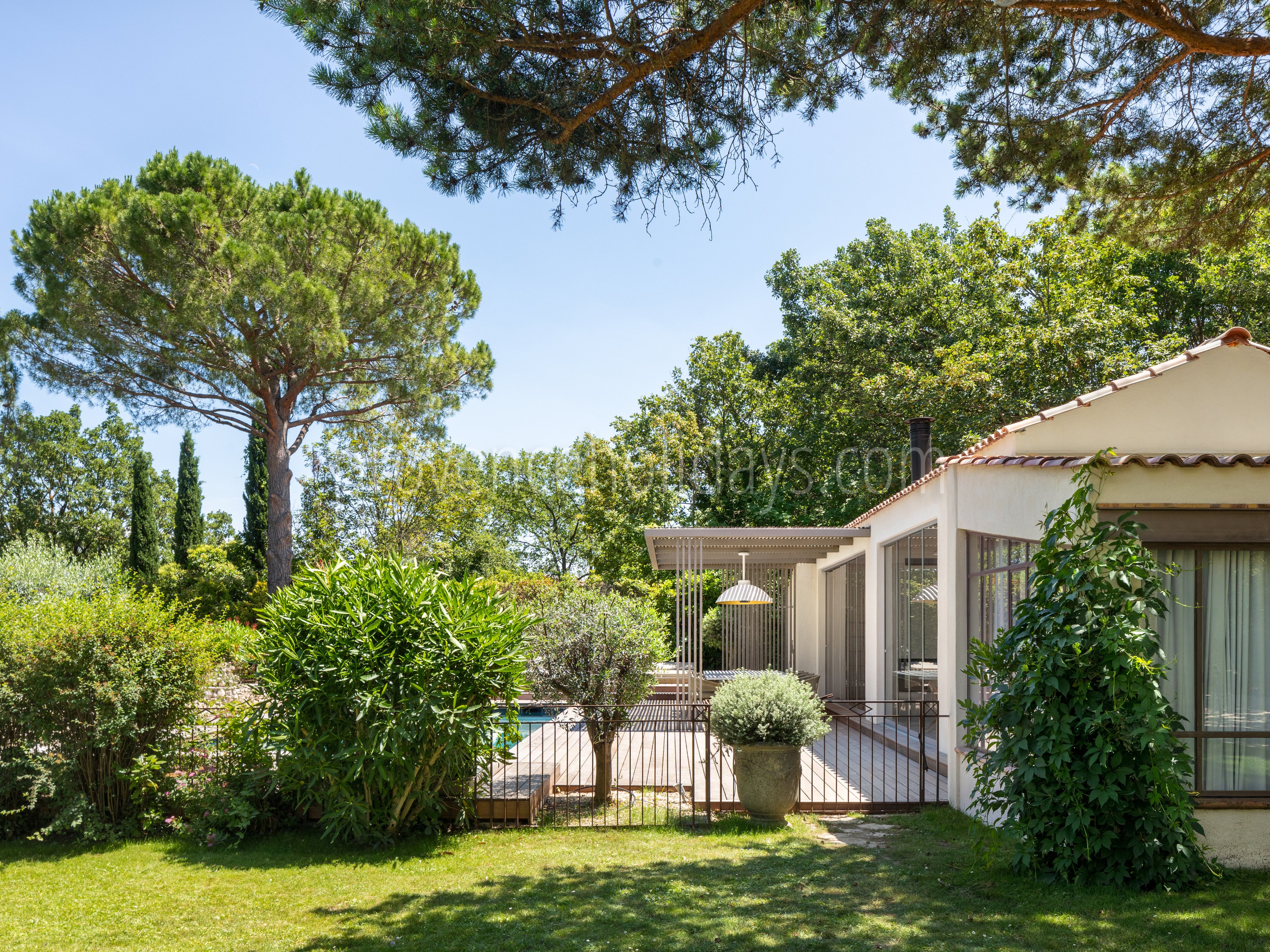 26 - Domaine Aurea: Villa: Exterior