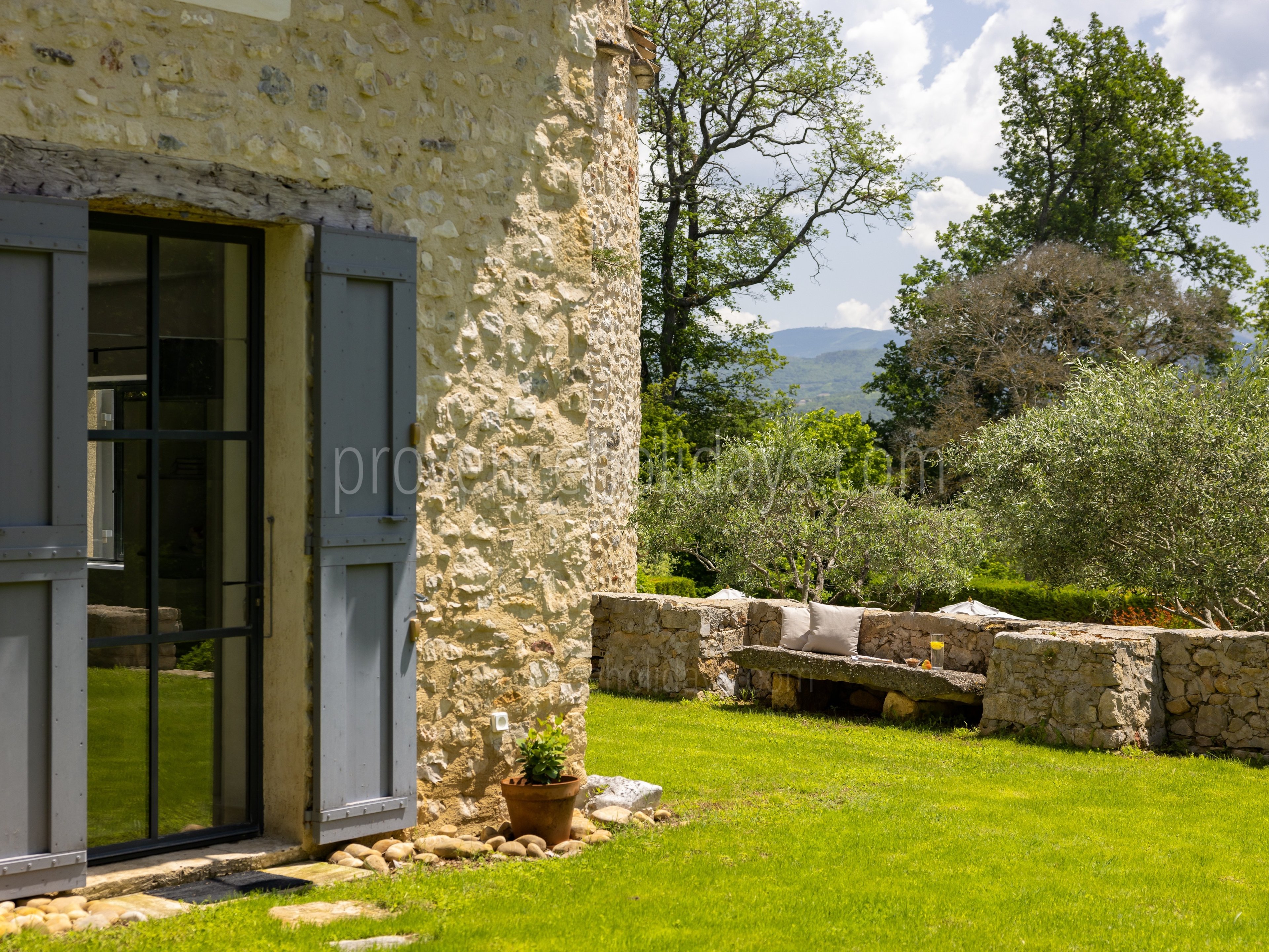 27 - Bastide de Goult: Villa: Exterior