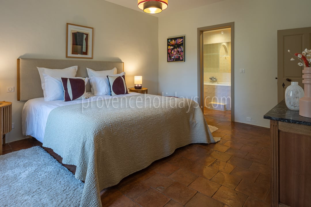 12 - Le Mas des Magnans: Villa: Bedroom