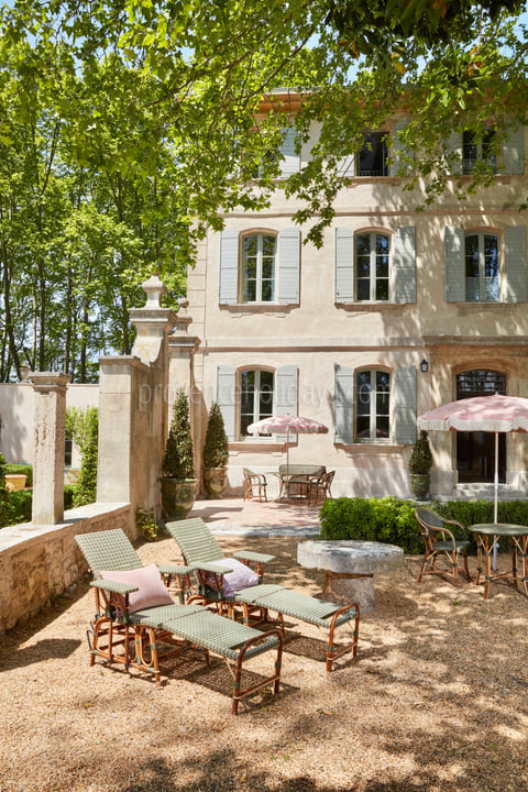 -1 - Bastide des Alpilles: Villa: Exterior