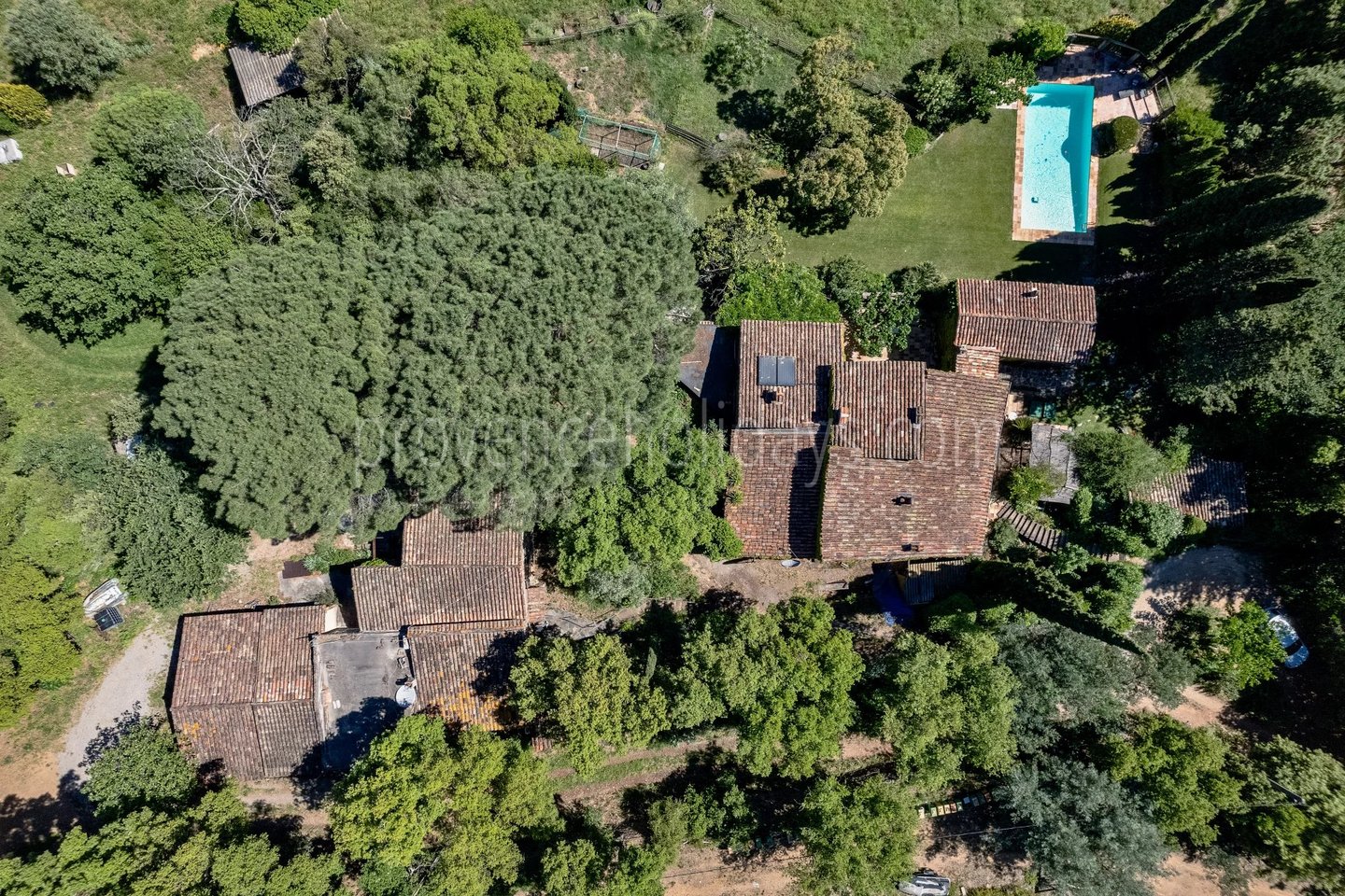 38 - Hameau à La Garde-Freinet: Villa: Exterior