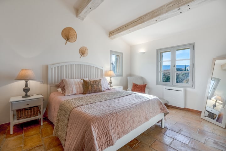 14 - Le Mas des Proles: Villa: Bedroom 1