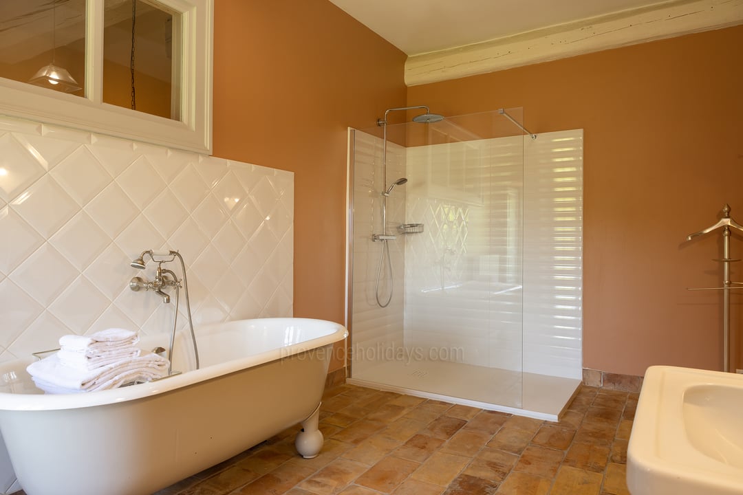 39 - Le Moulin de Vaucroze: Villa: Bathroom