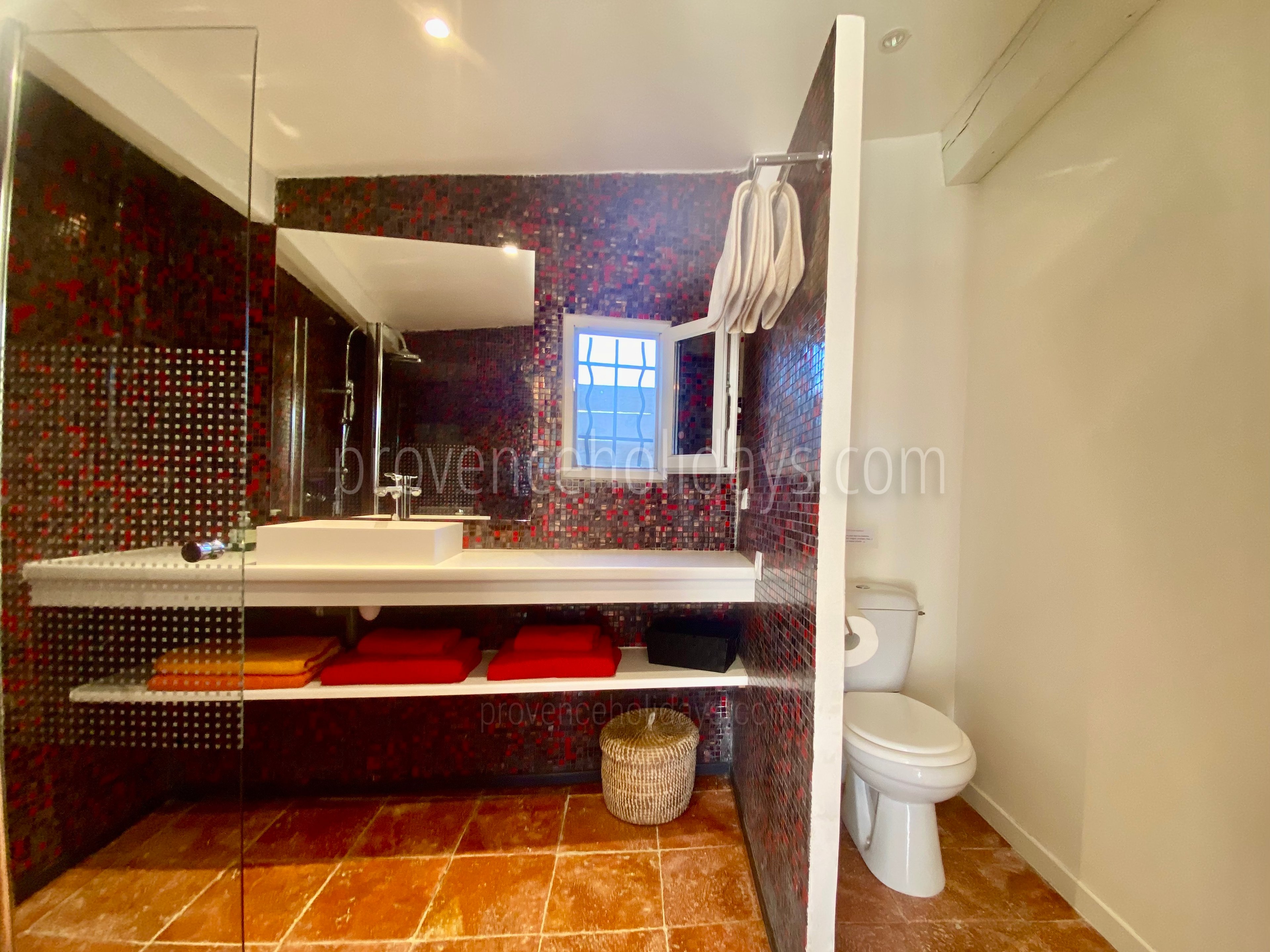 27 - Villa des Lices: Villa: Bathroom