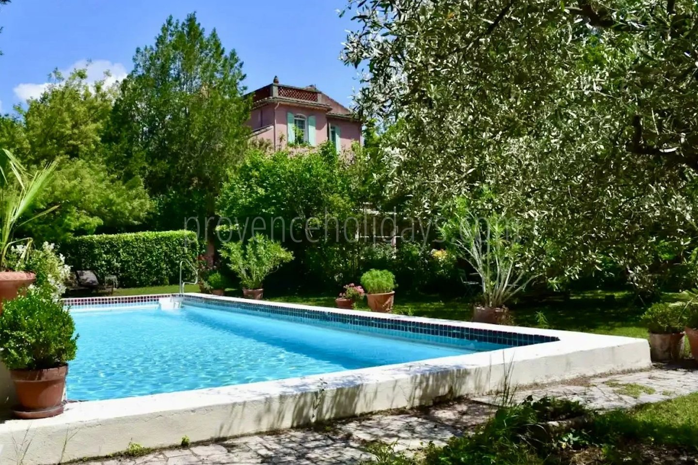 2 - Estate to renovate in Orgon: Villa: Pool