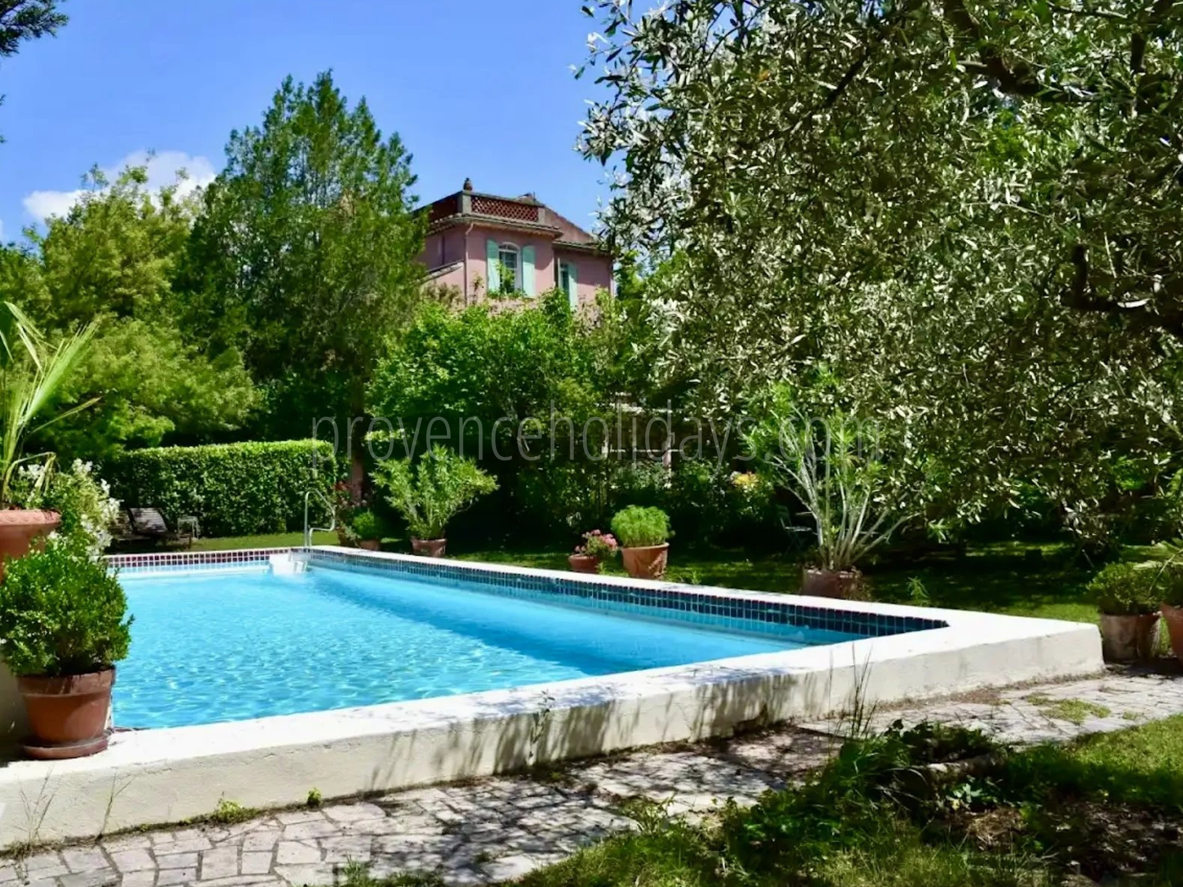 2 - Estate to renovate in Orgon: Villa: Pool