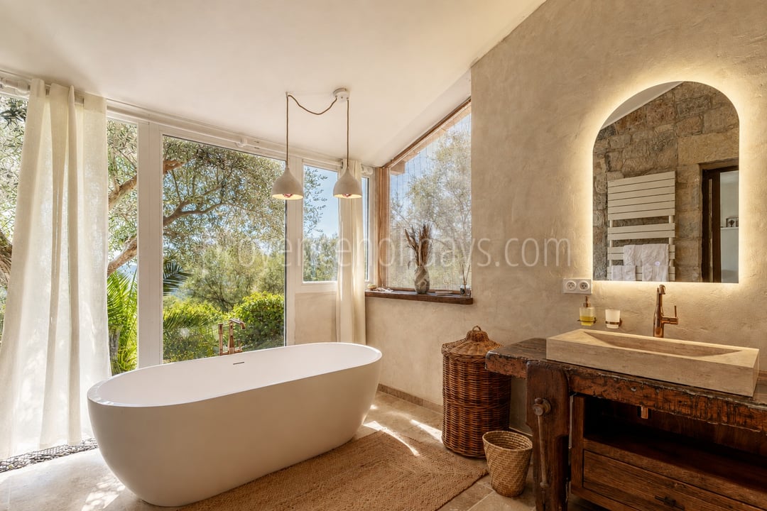26 - Villa Caleous: Villa: Bathroom