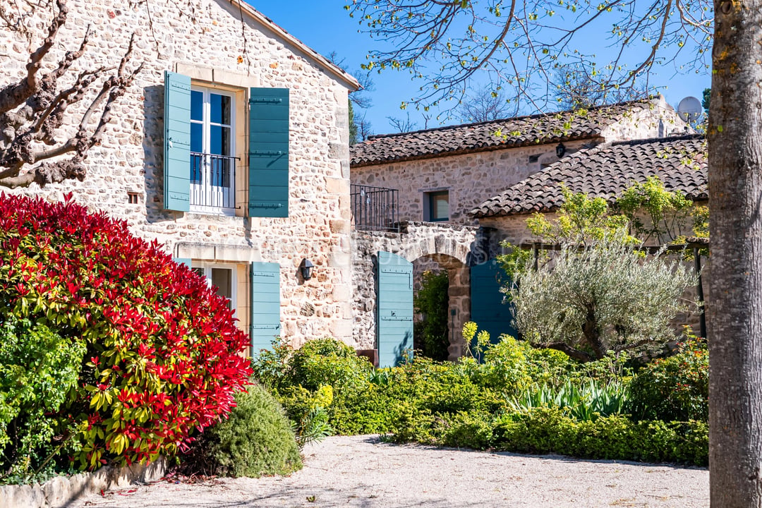 23 - Mas with inner courtyard in Gordes: Villa: Exterior