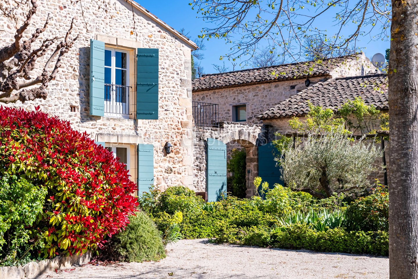 23 - Mas with inner courtyard in Gordes: Villa: Exterior