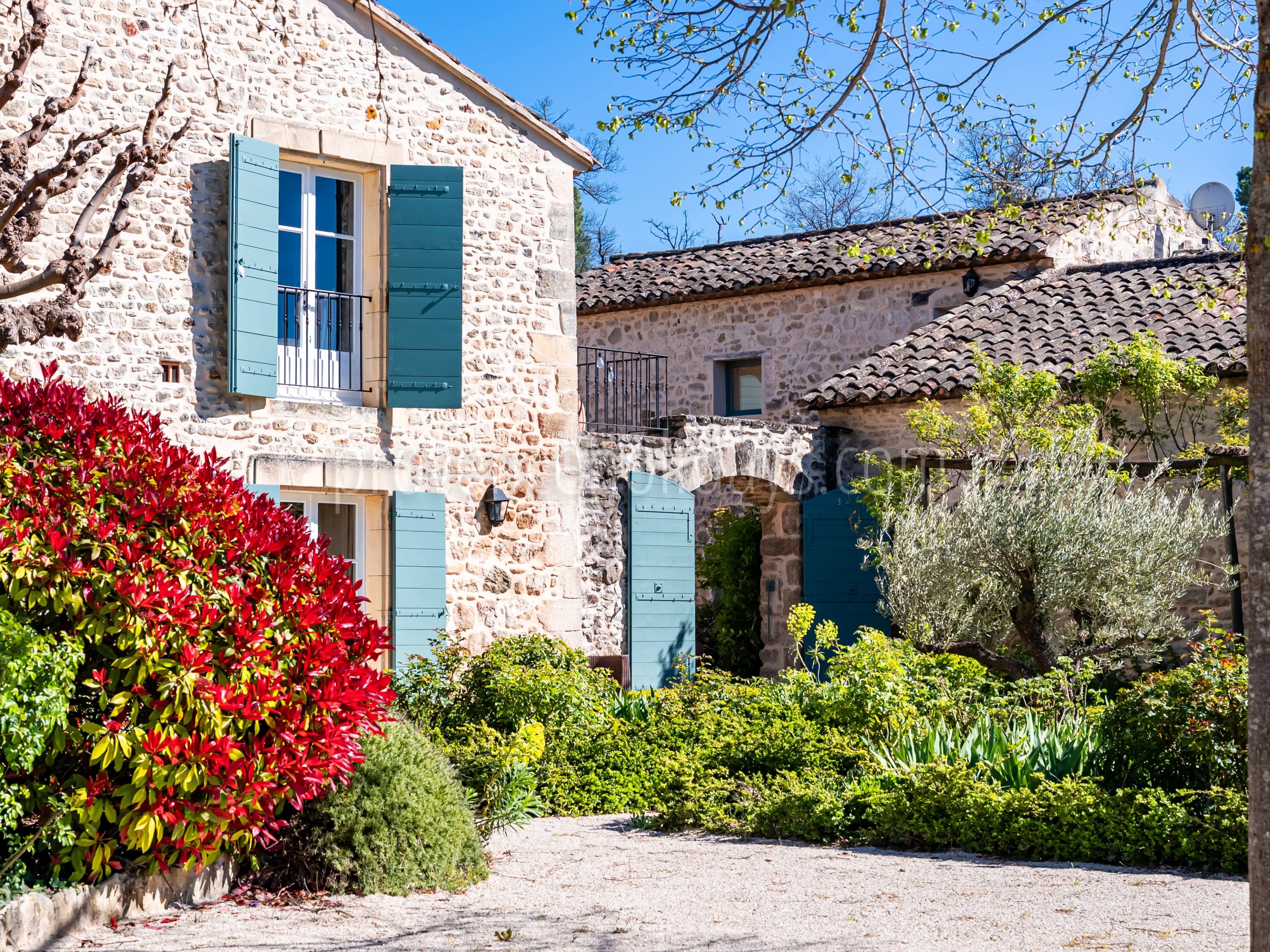 23 - Mas with inner courtyard in Gordes: Villa: Exterior