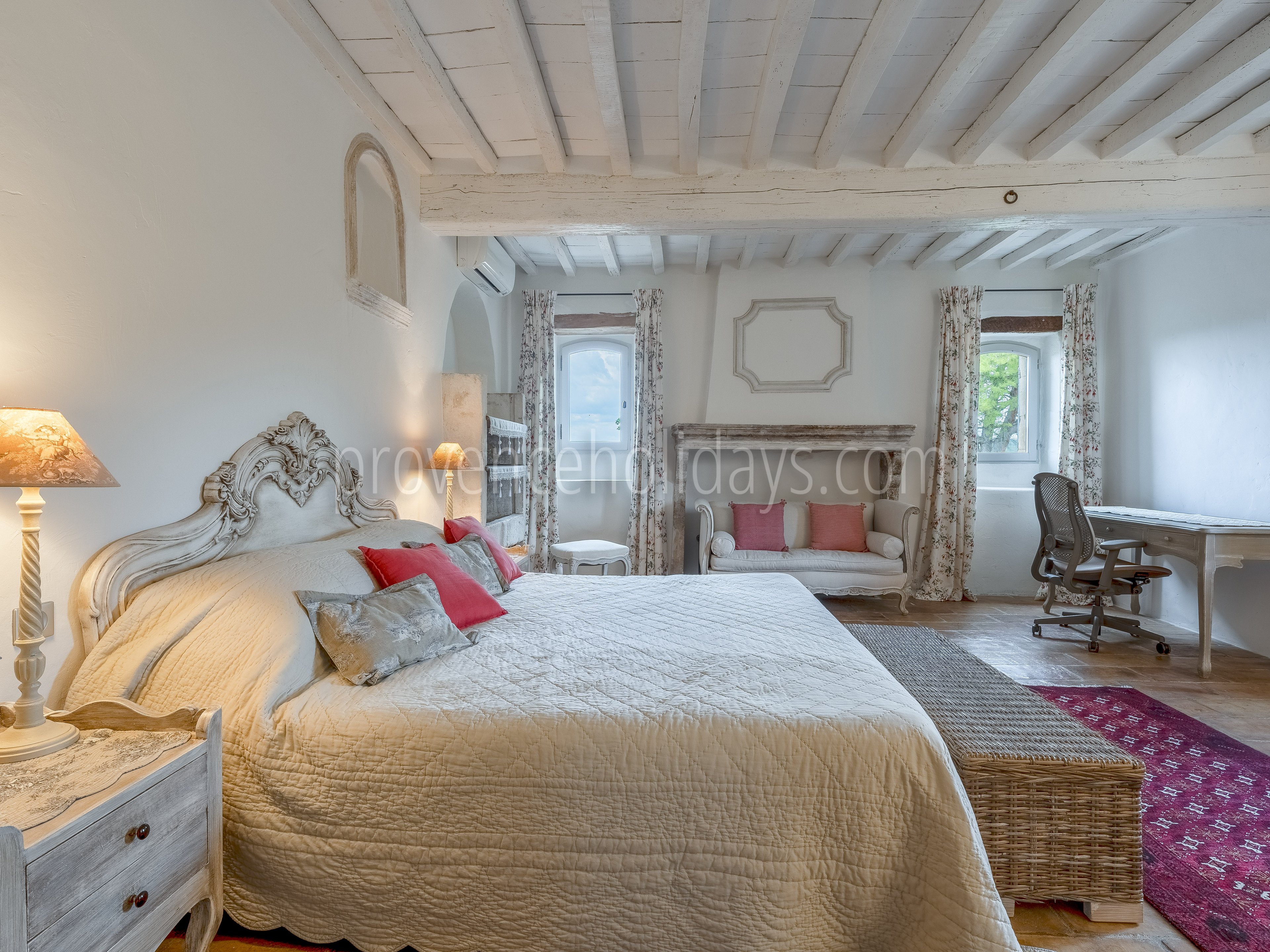 24 - Mas du Fort: Villa: Bedroom