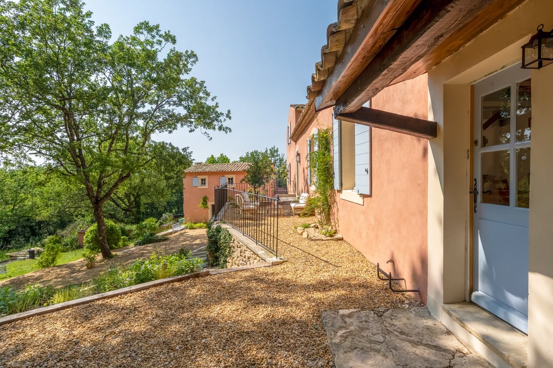 45 - Les Maisons de Saignon: Villa: Exterior