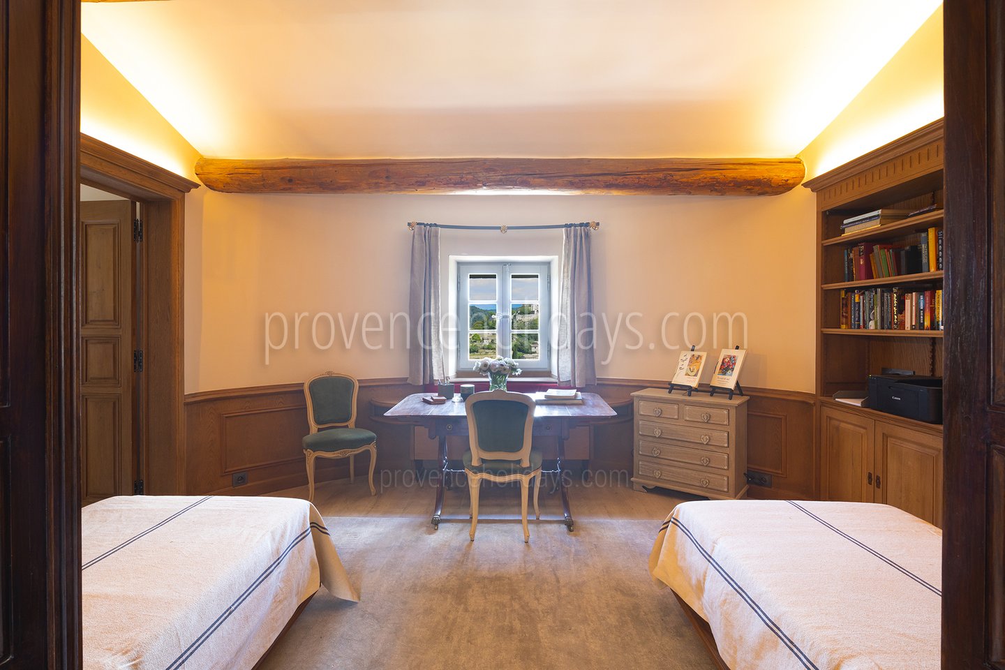24 - Maison Ménerbes: Villa: Bedroom