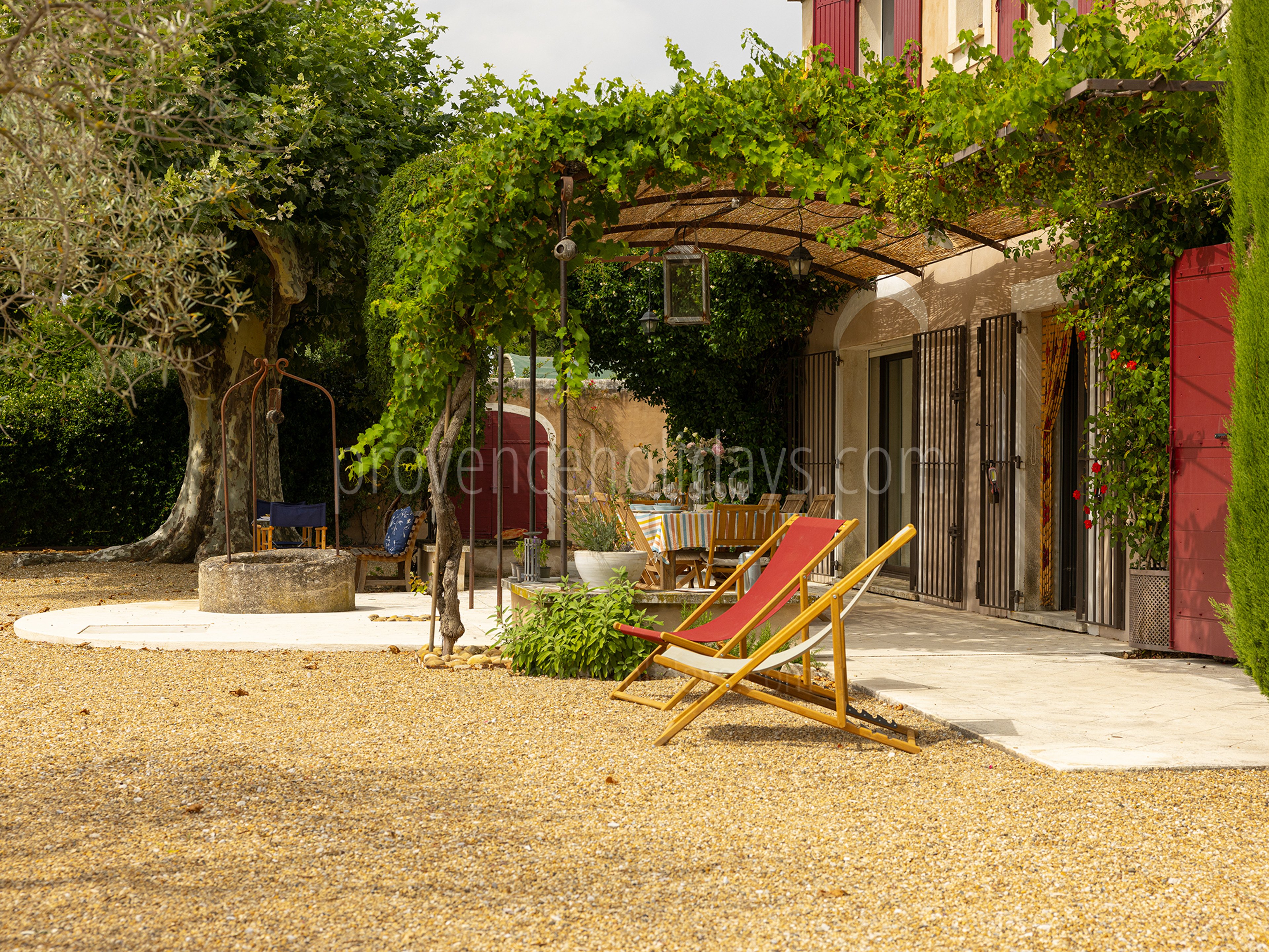 49 - Le Mas d\'Orgon: Villa: Exterior