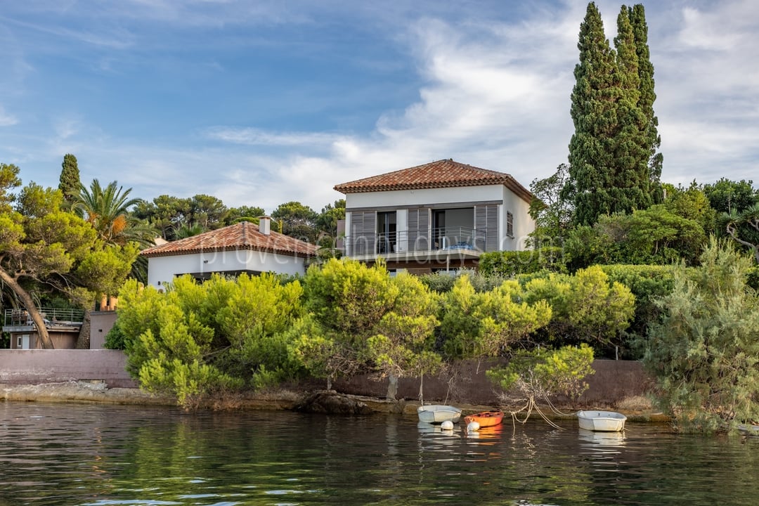 7 - Villa Giens: Villa: Exterior
