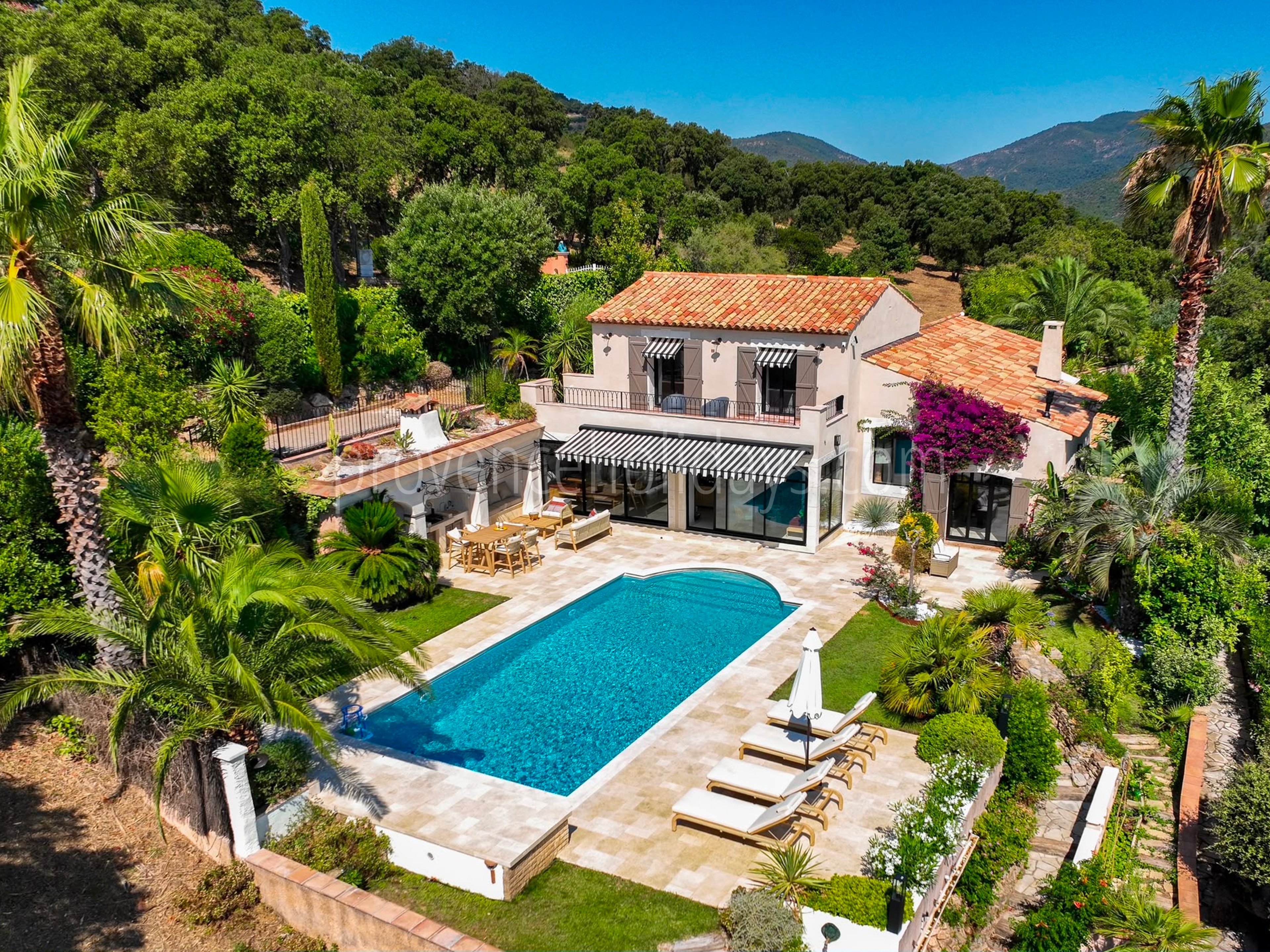 9 - Villa Atome: Villa: Exterior