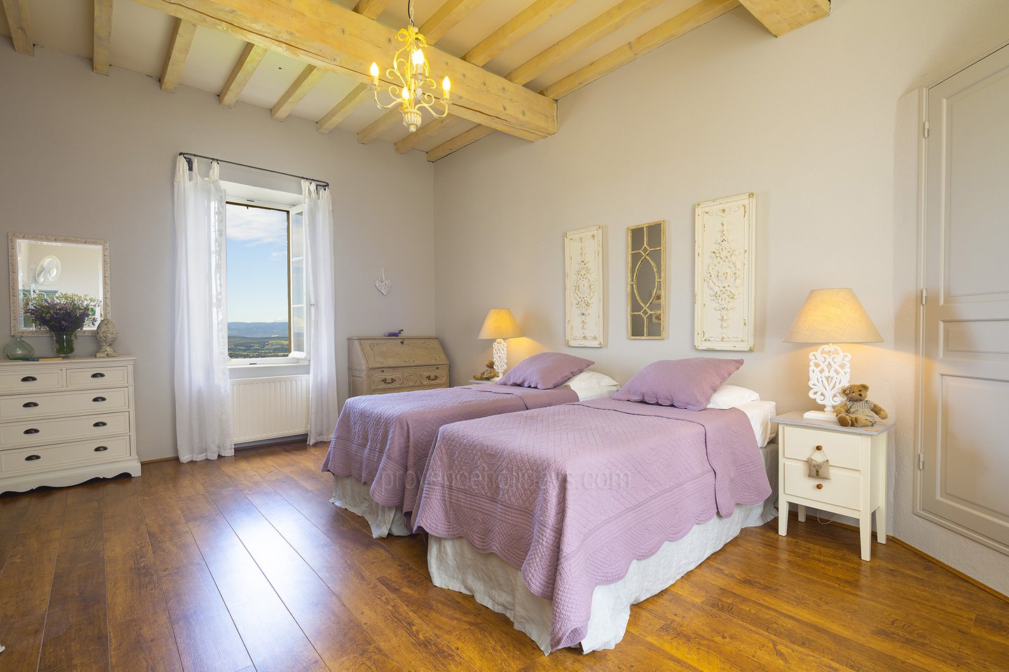 7 - Villa Luberon: Villa: Bedroom