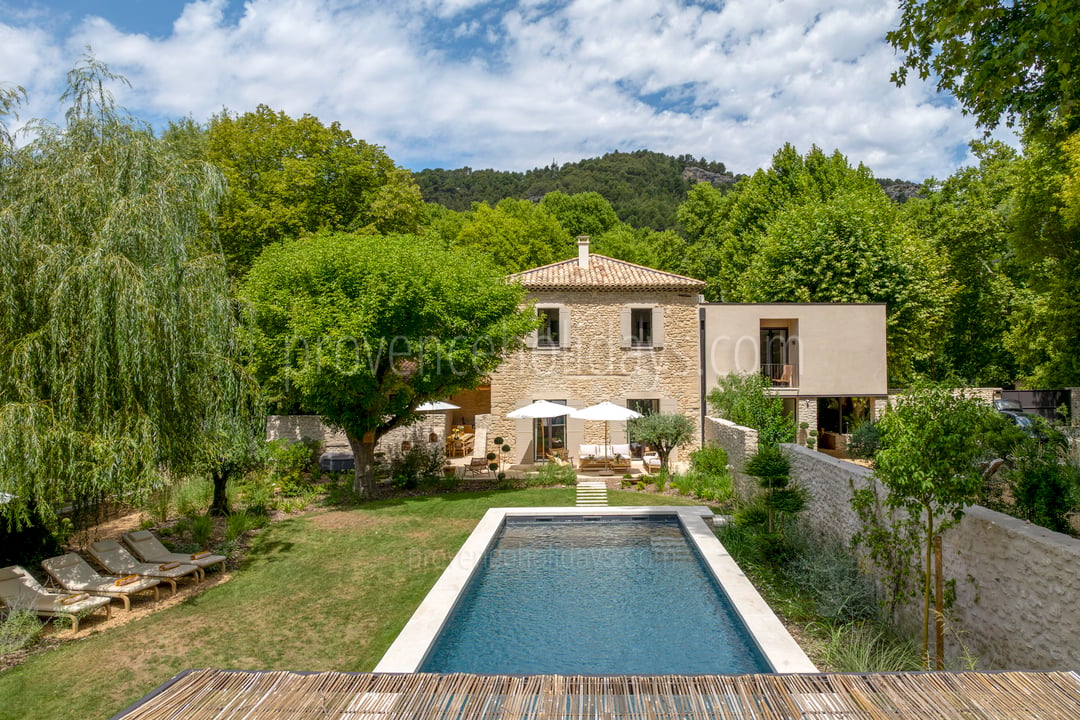 56 - Domaine de la Sorgue: Villa: Exterior