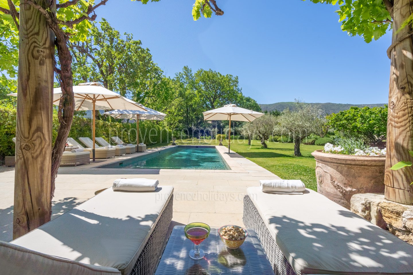 6 - La Tour d\'Oppède: Villa: Pool