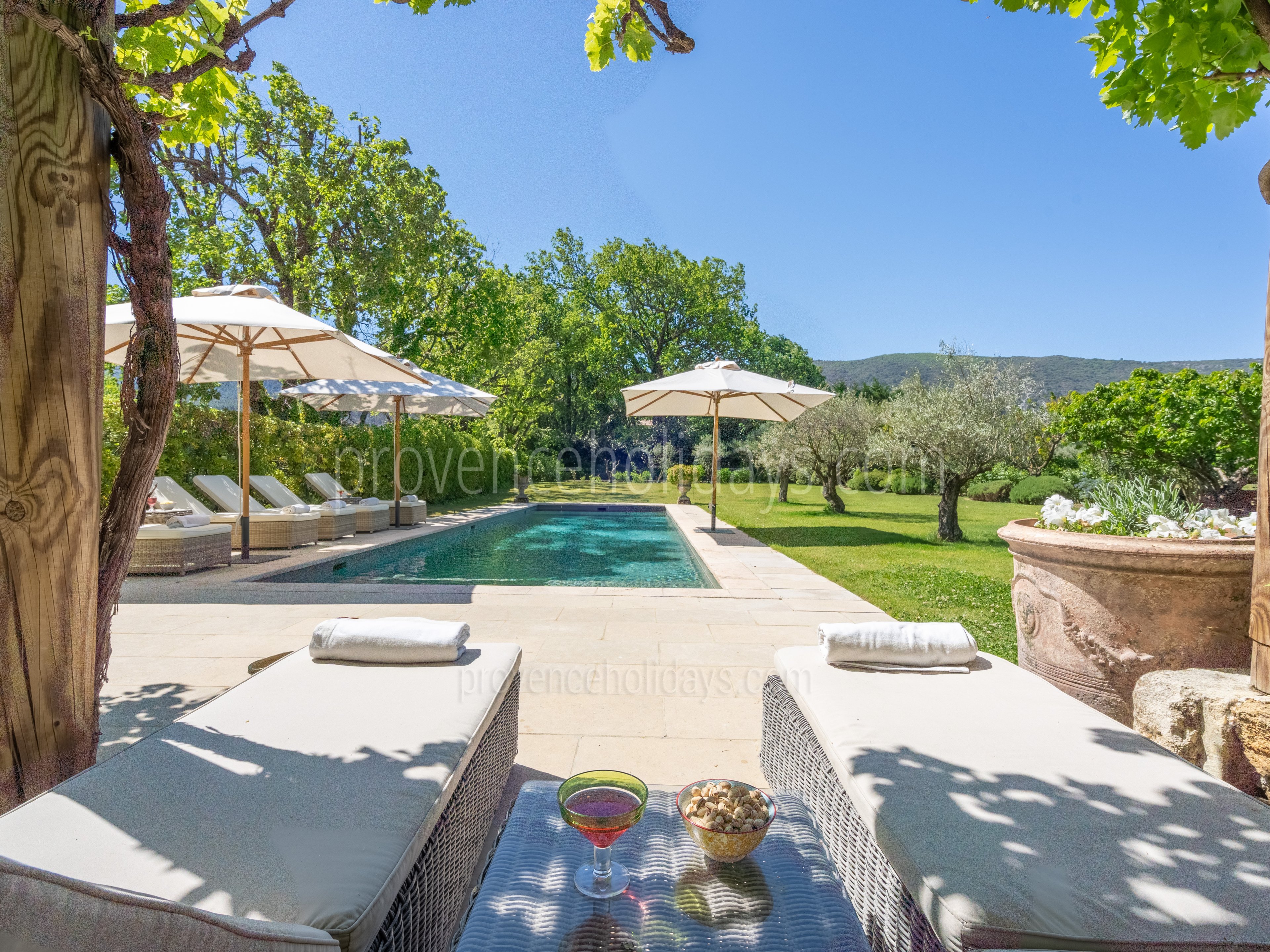 6 - La Tour d\'Oppède: Villa: Pool