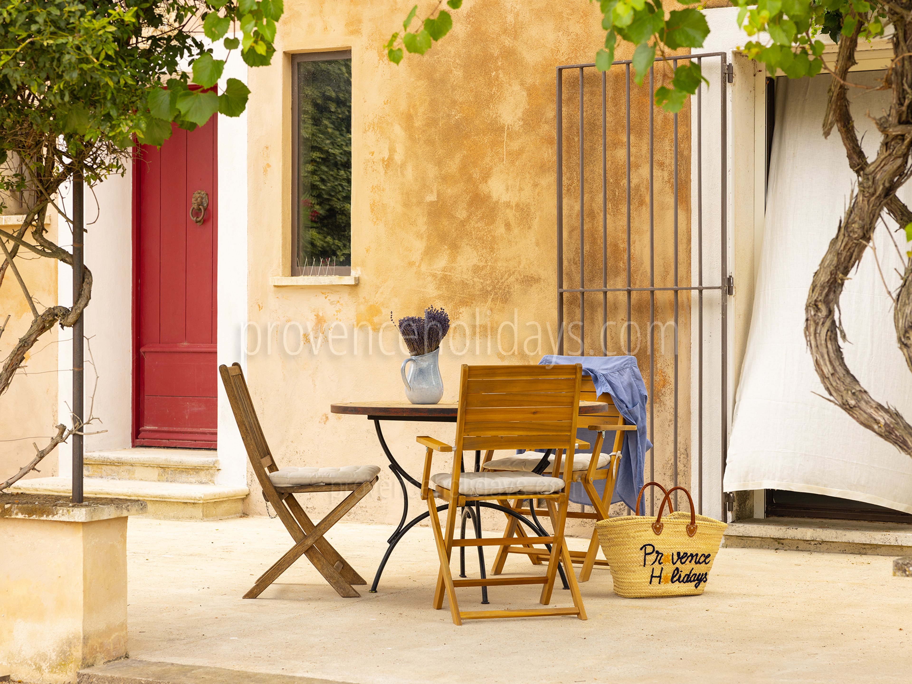 50 - Le Mas d\'Orgon: Villa: Exterior