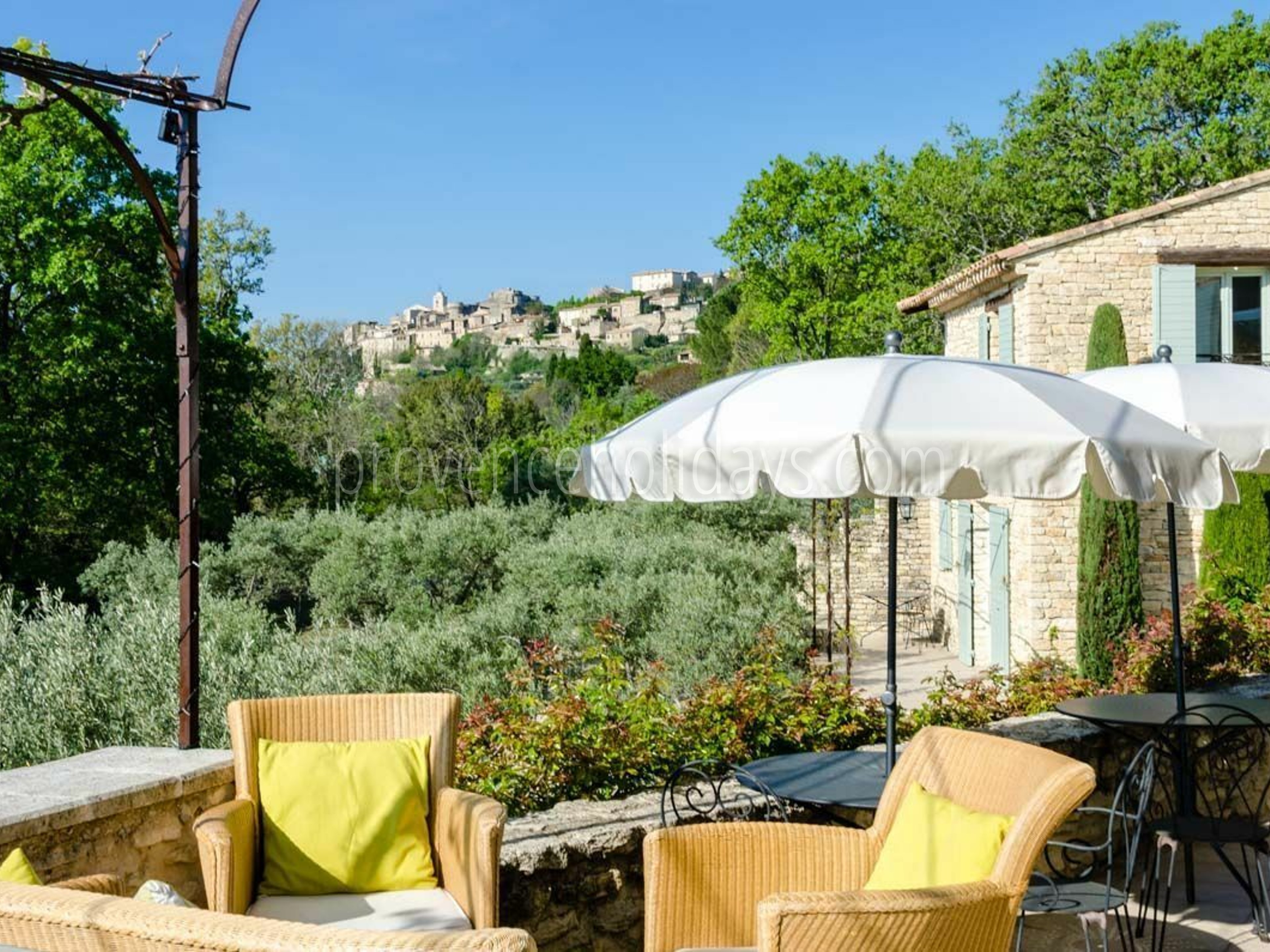 10 - Le Mas de Gordes: Villa: Exterior