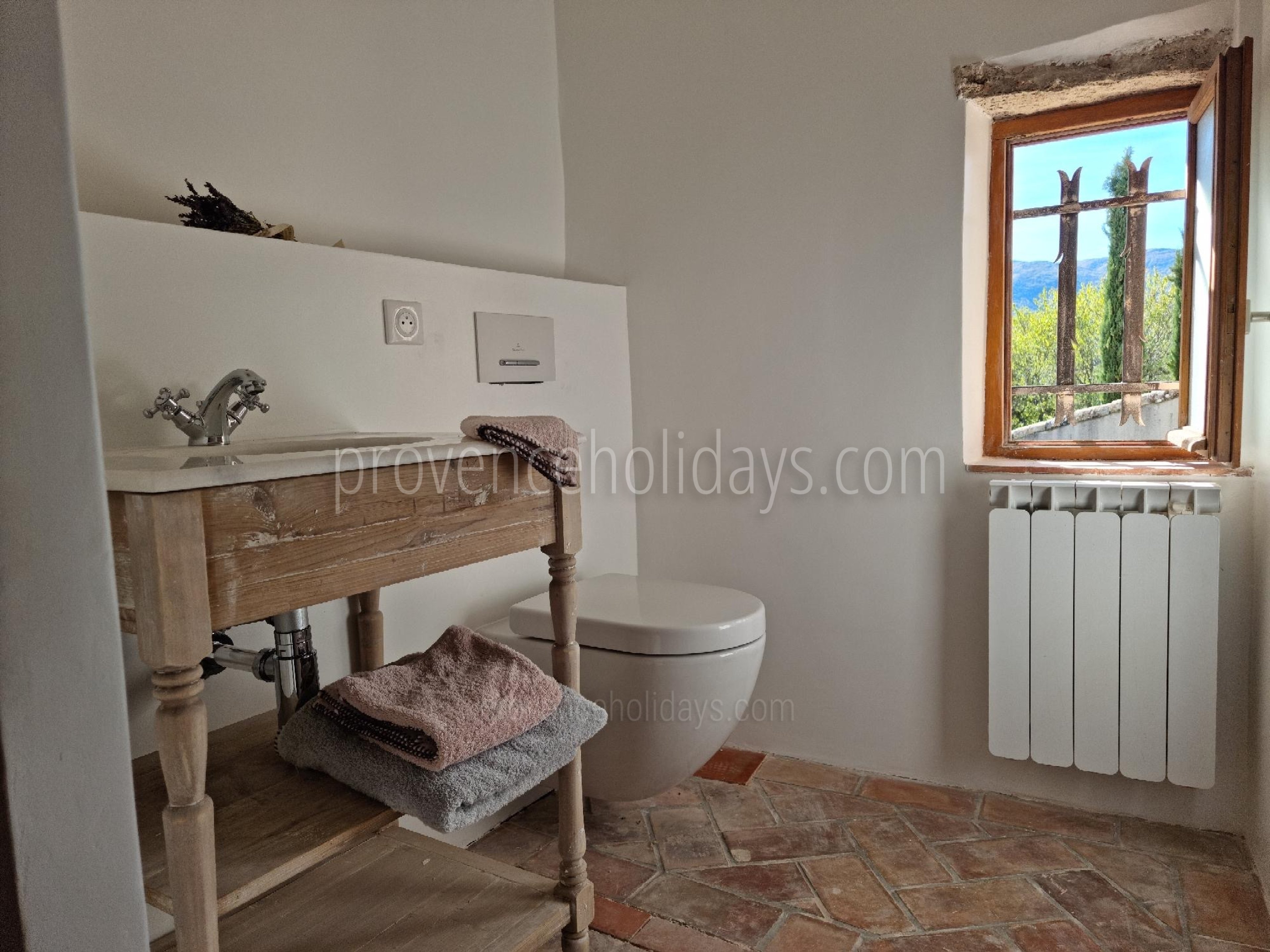 29 - Mas Cerisiers: Villa: Bathroom