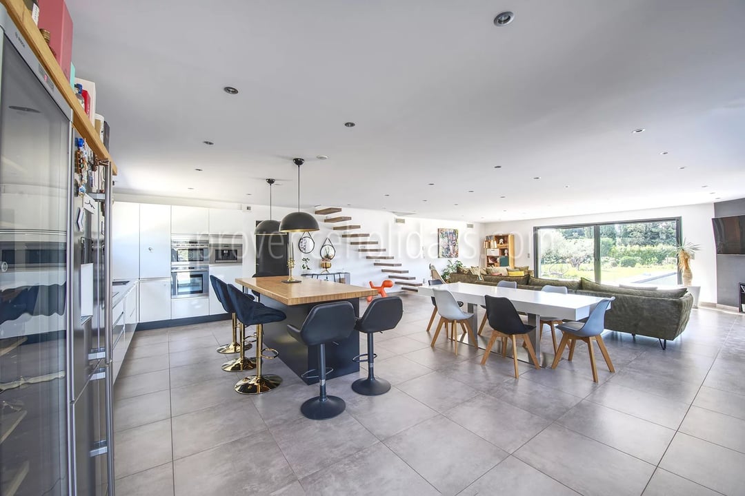 23 - House with pool house in Eyguières: Villa: Interior