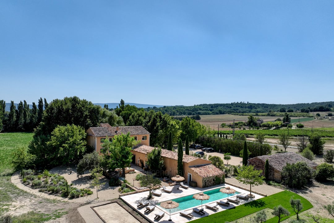 Luxurious Provençal estate with exclusive amenities