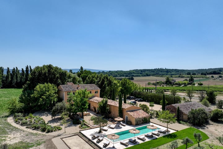 Luxurious Provençal estate with exclusive amenities