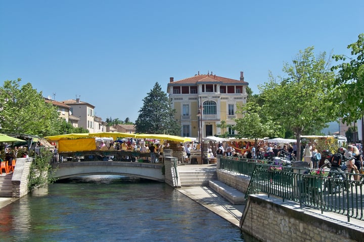 Gerestaureerd pand in het centrum van L'Isle-sur-la-Sorgue