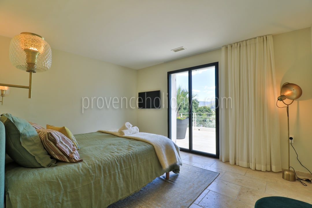 10 - Villa Doreen: Villa: Bedroom