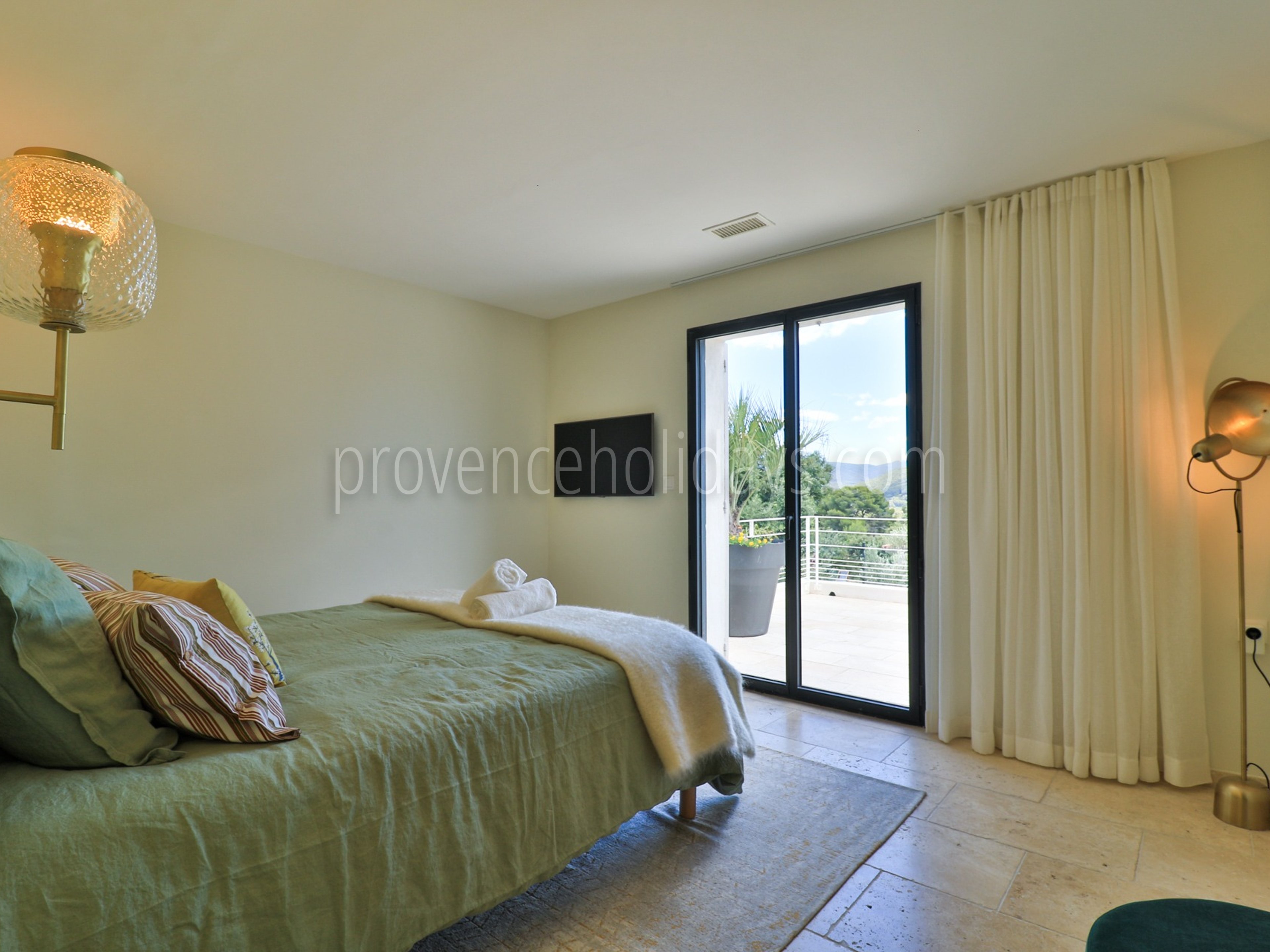 10 - Villa Doreen: Villa: Bedroom
