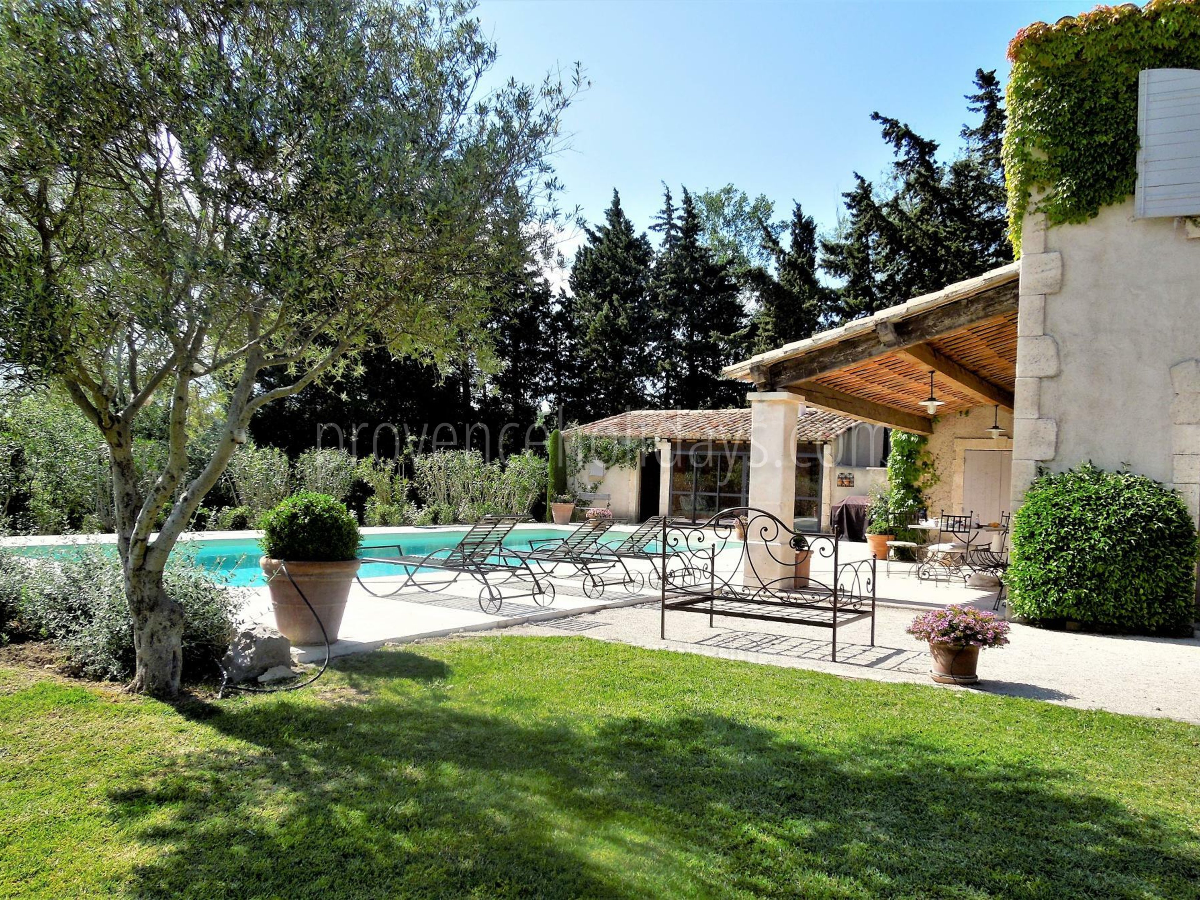 4 - Maison Paradou: Villa: Exterior