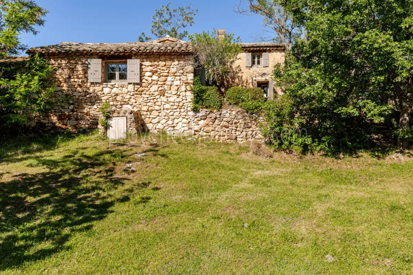 48 - Les Vues du Luberon: Villa: Exterior