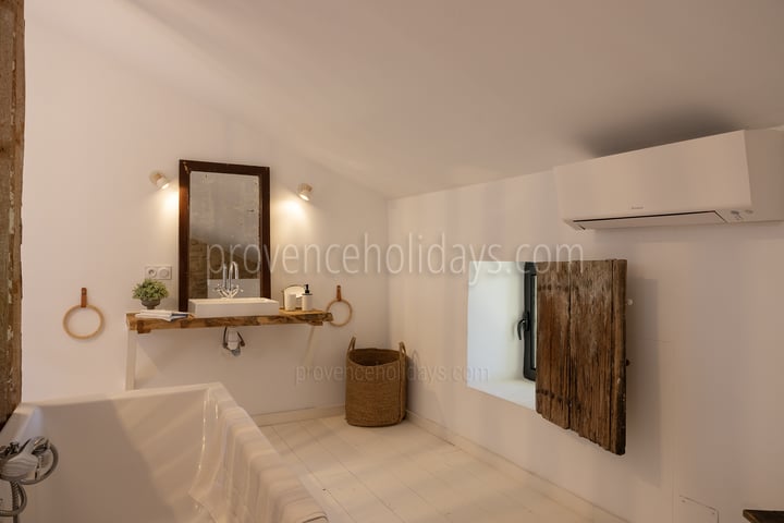 10 - Le Mas d\'Entraigues: Villa: Bathroom