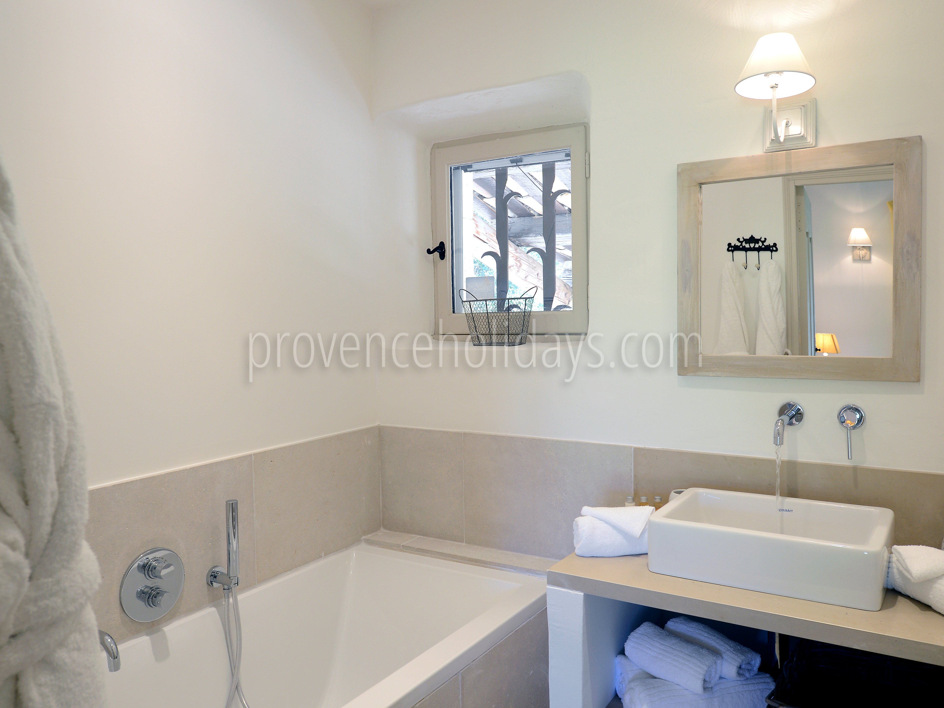 20 - Maison du Bois d\'Or: Villa: Bathroom 2