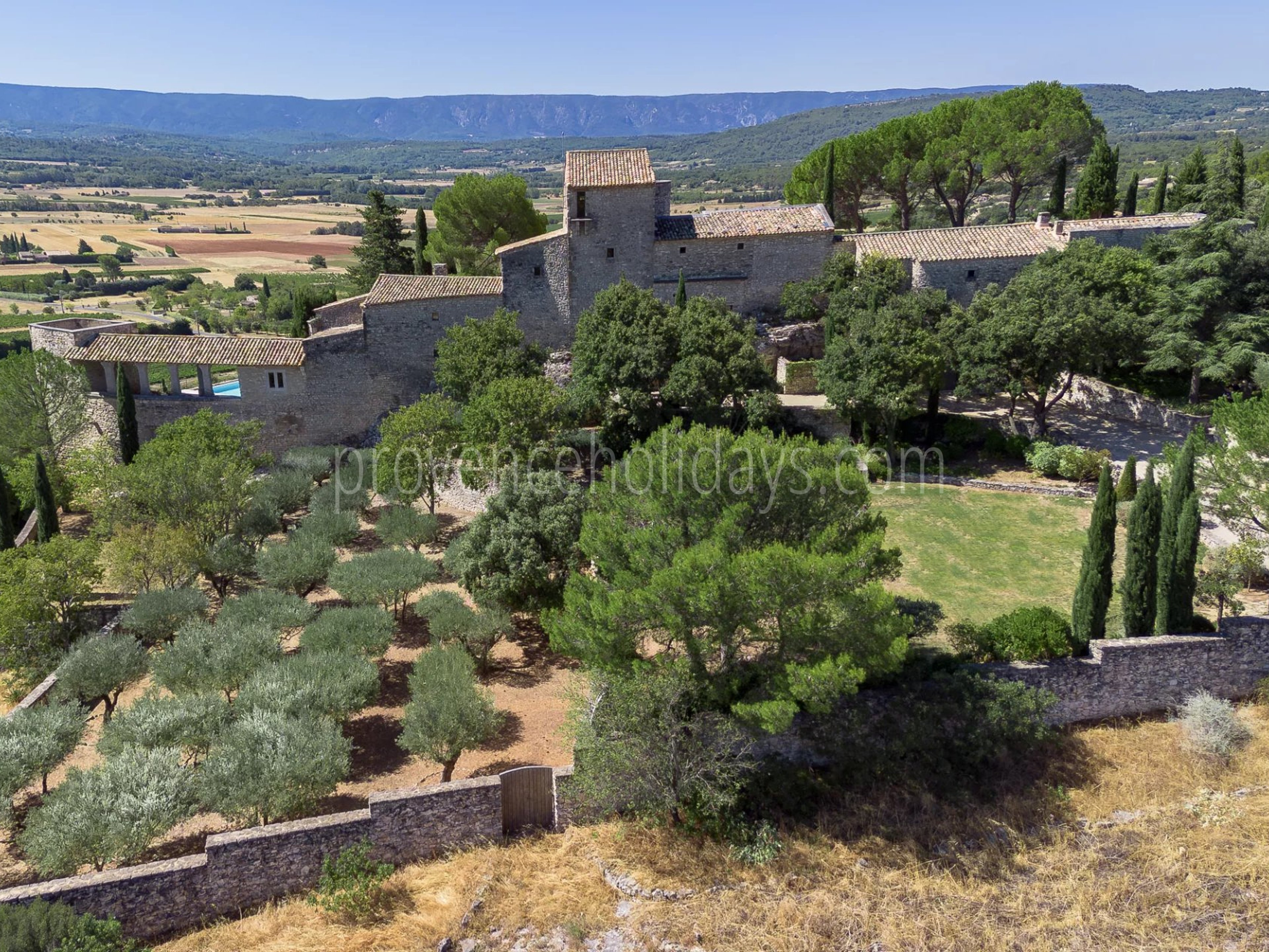 11 - Historic residence in Gordes: Villa: Exterior