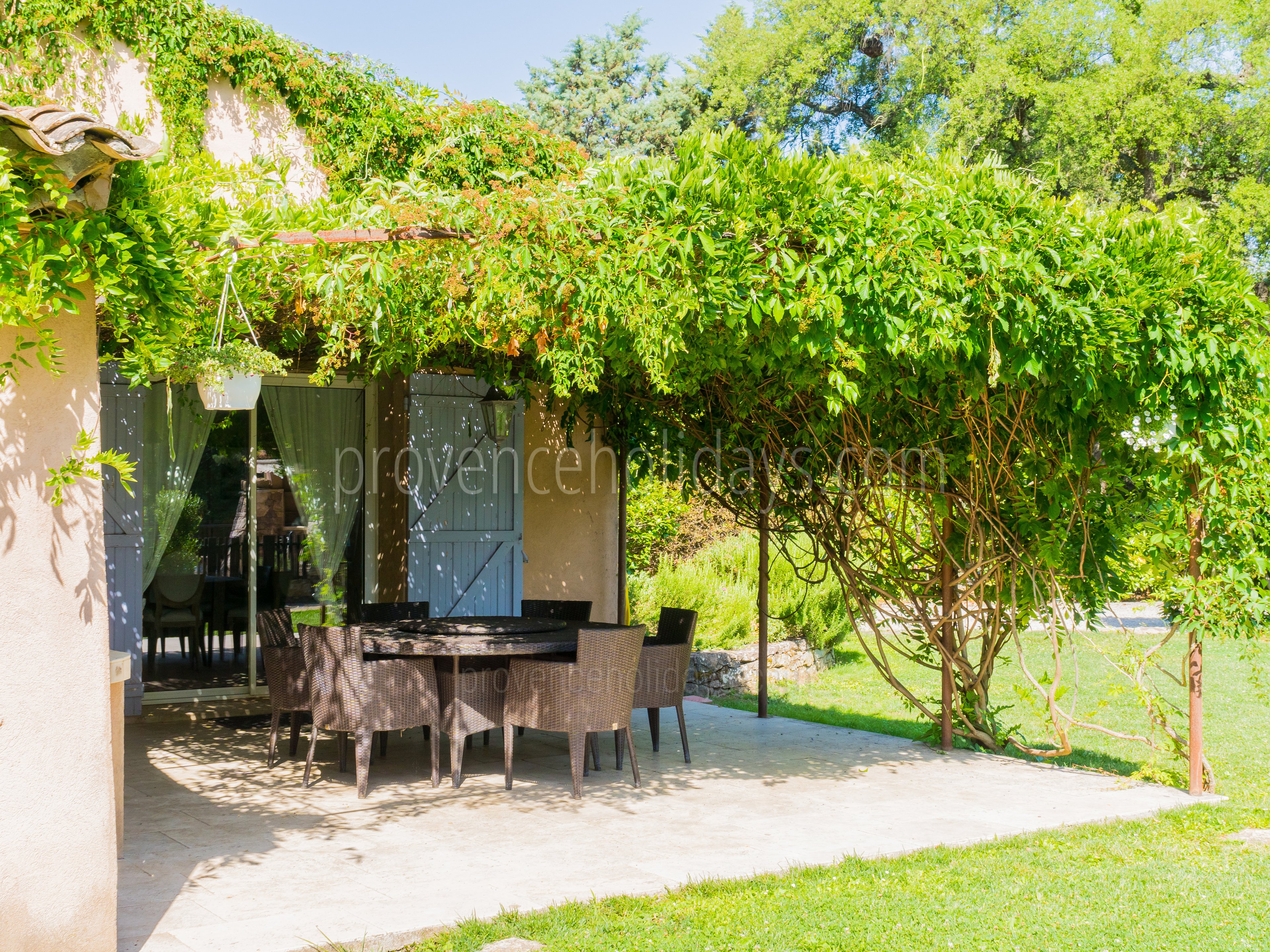 42 - Bastide du Var: Villa: Exterior