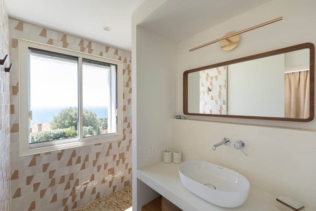 23 - Villa Alice: Villa: Bathroom