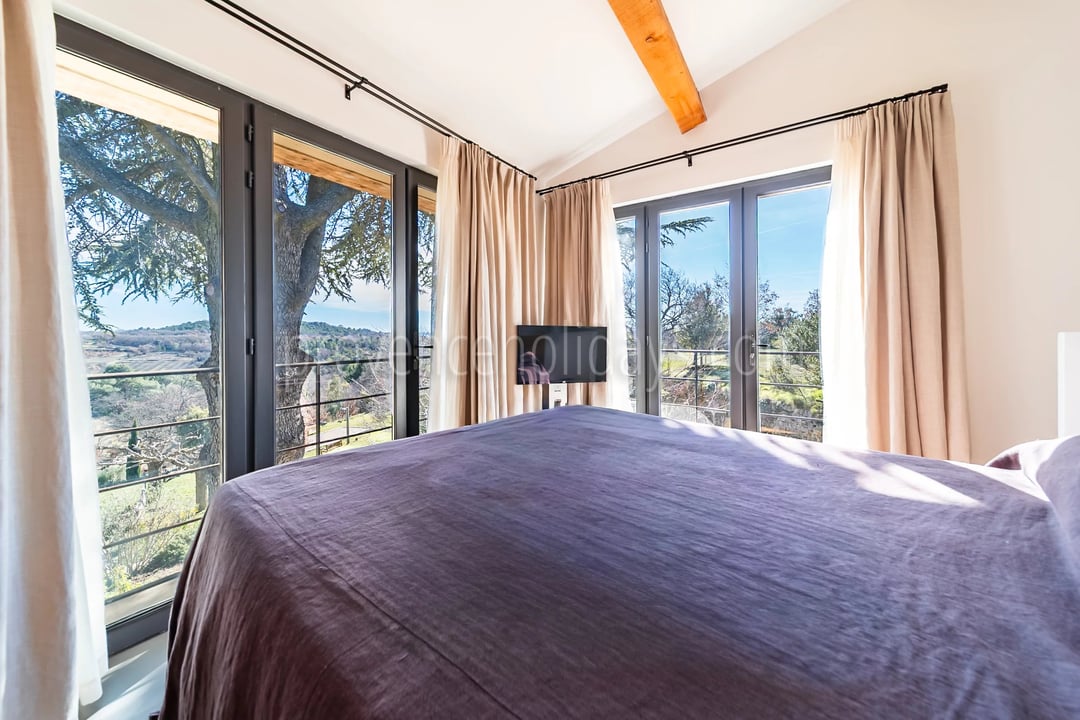 8 - Renovated Property in Gordes: Villa: Bedroom
