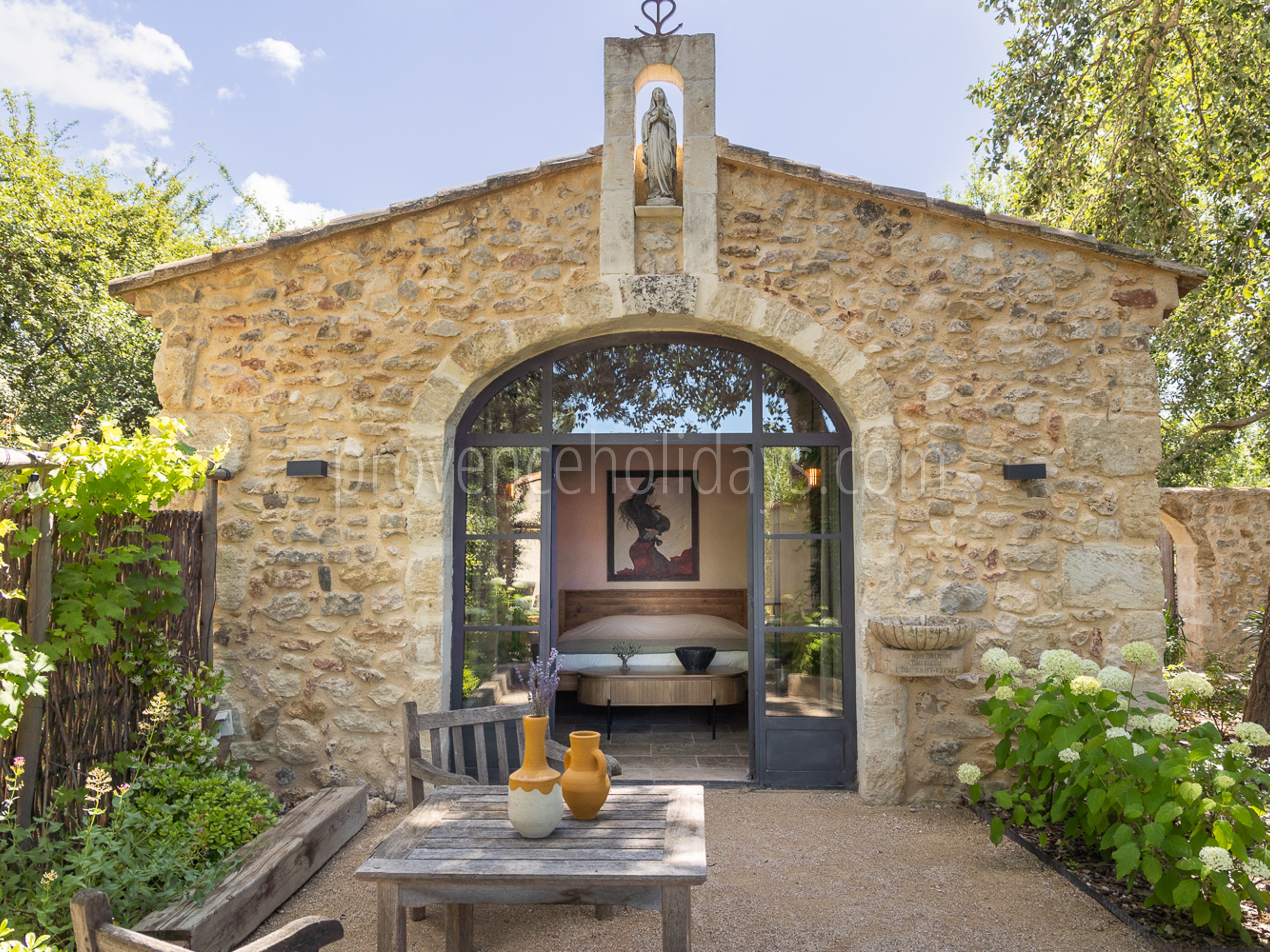 93 - La Chapelle des Alpilles: Villa: Exterior