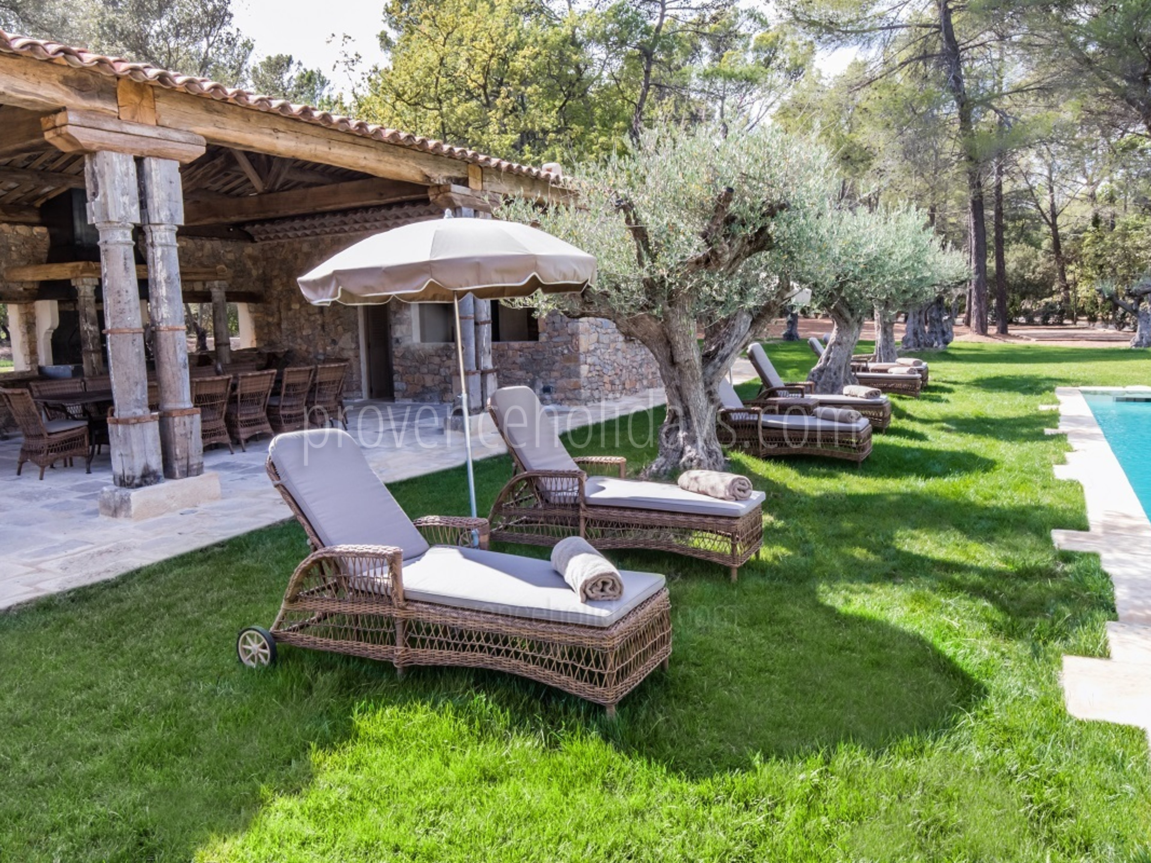 12 - Villa en Provence: Villa: Exterior