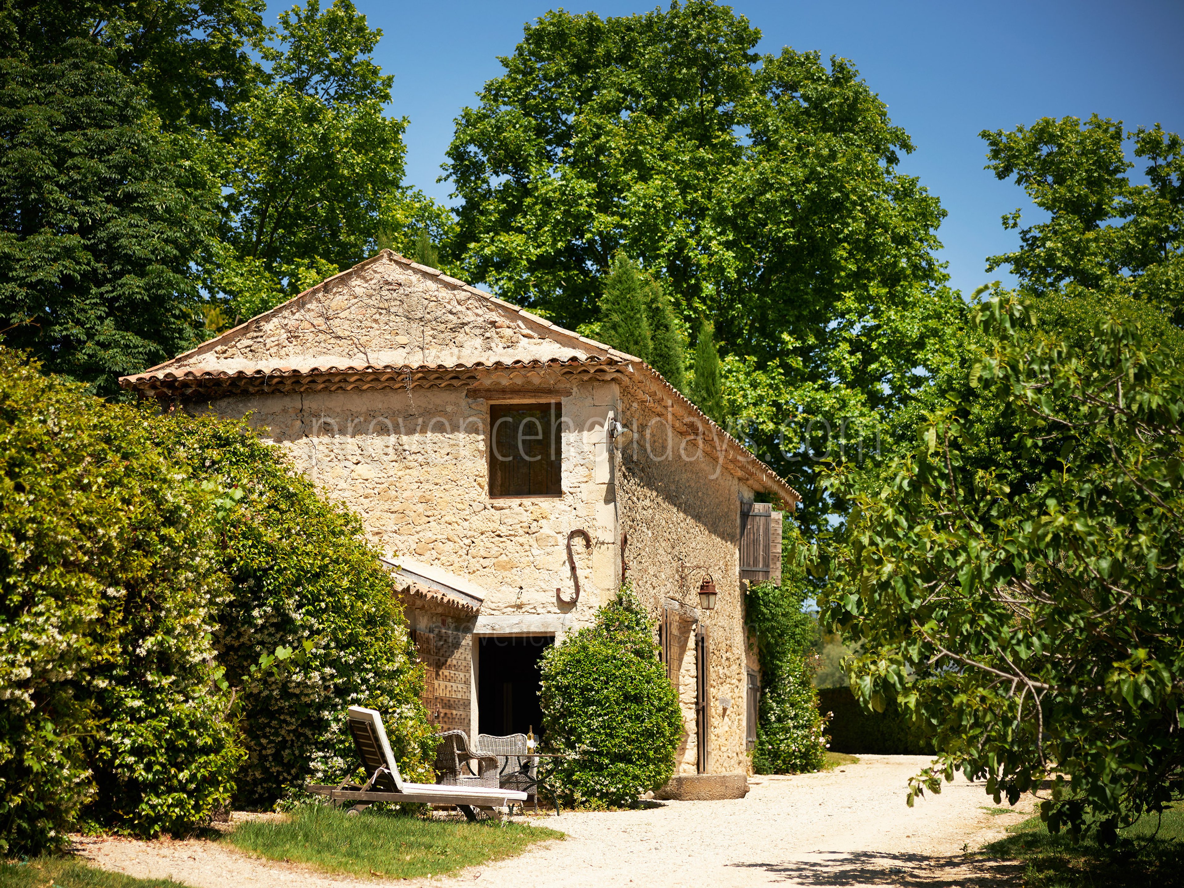 34 - Château de Luberon: Villa: Exterior