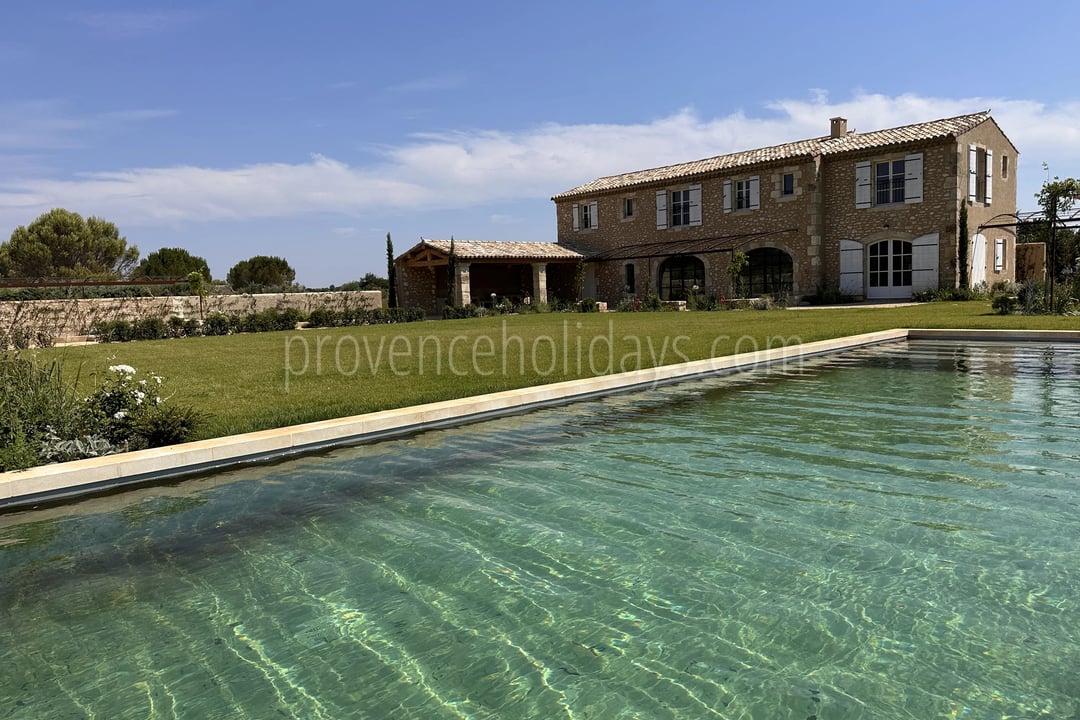 29 - Provençal mas in Eygalières: Villa: Exterior
